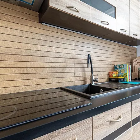New Cozy Flat Near City Center Selfcheck 3