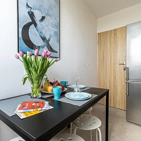 New Cozy Flat Near City Center Selfcheck 3 *